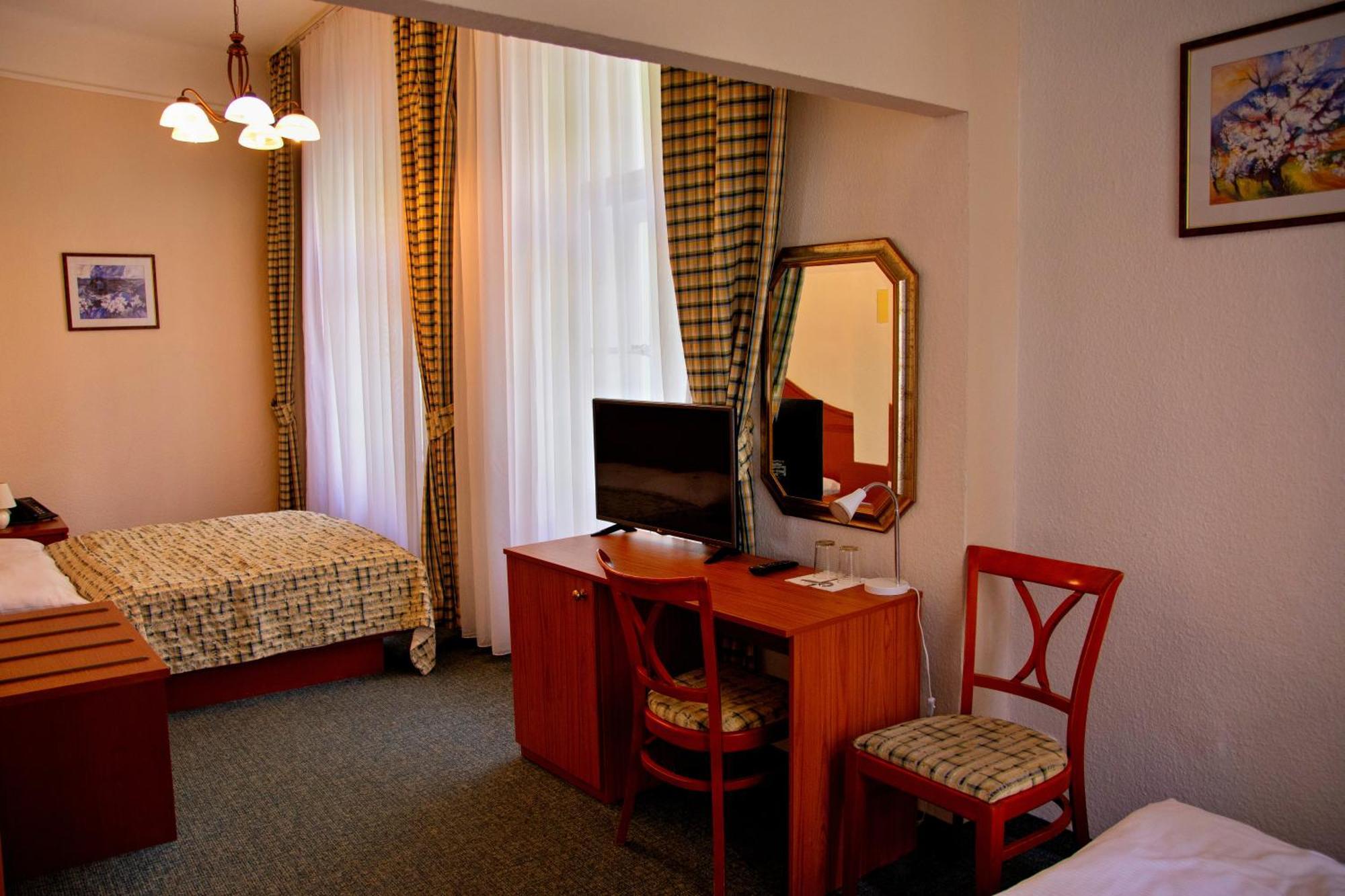 Ea Hotel Mozart Karlovy Vary Exterior photo